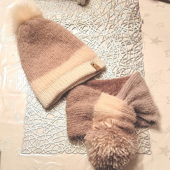 ? HOST PICK ? Hat & Scarf \'Coconut Cream\' Winter Set, fits Teens and Women main image 4